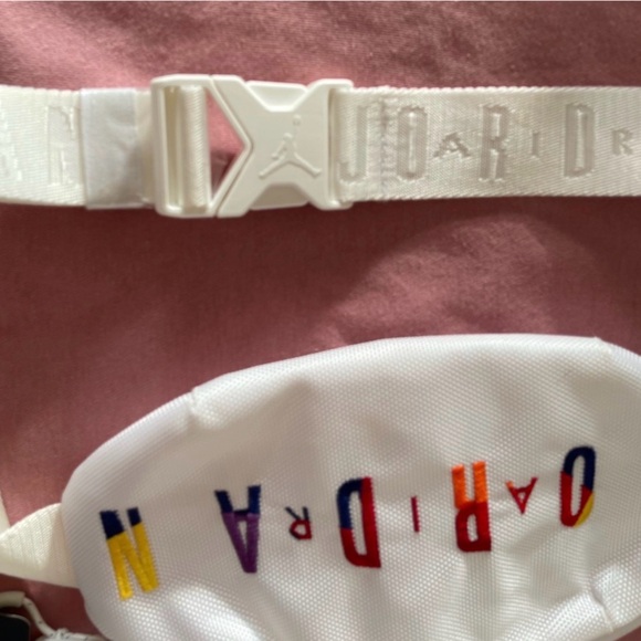 Air Jordan Rivals Crossbody Fanny Pack Waist Bag in White Embroidered Unisex - Picture 4 of 9